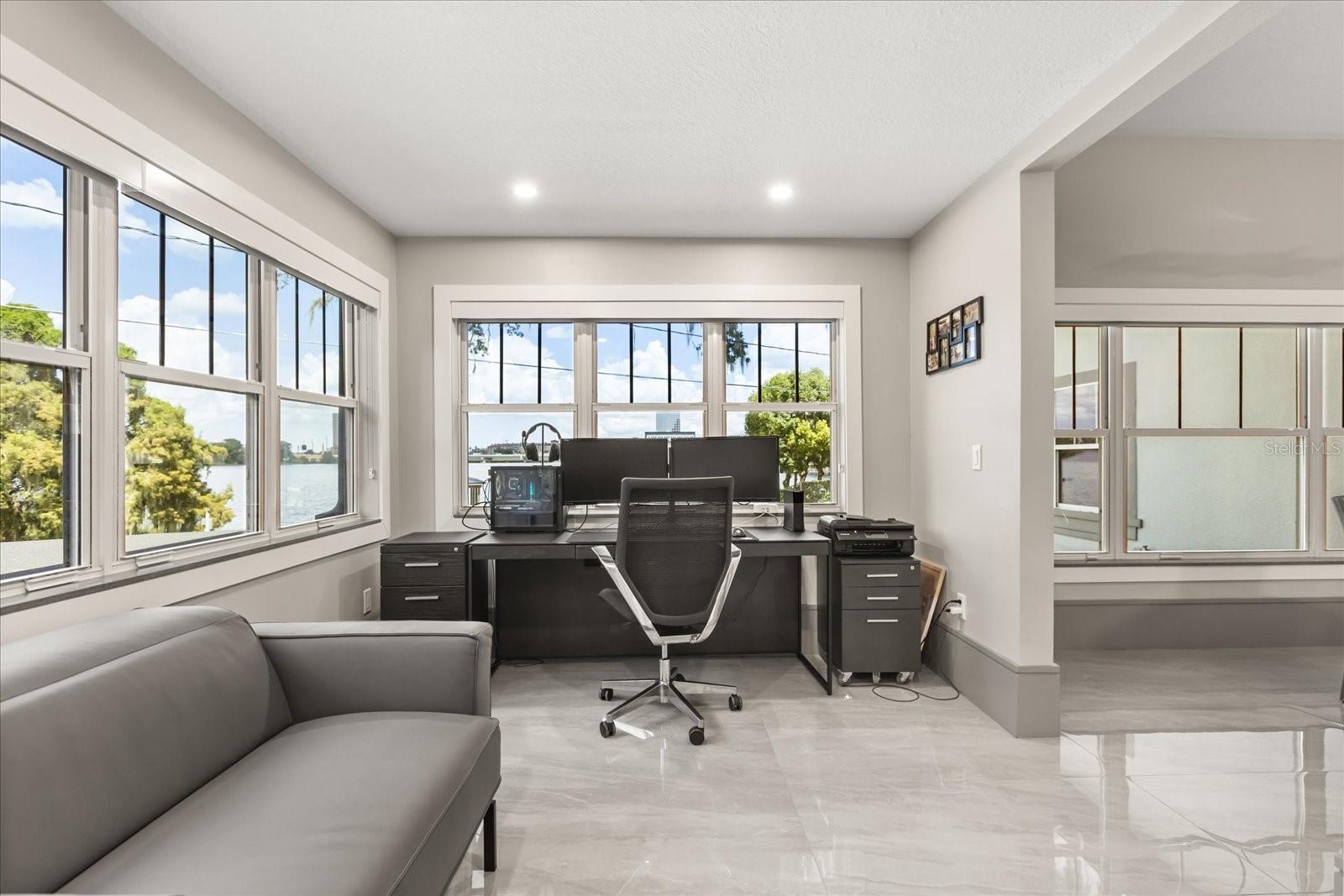 808 EDGEWATER DR
