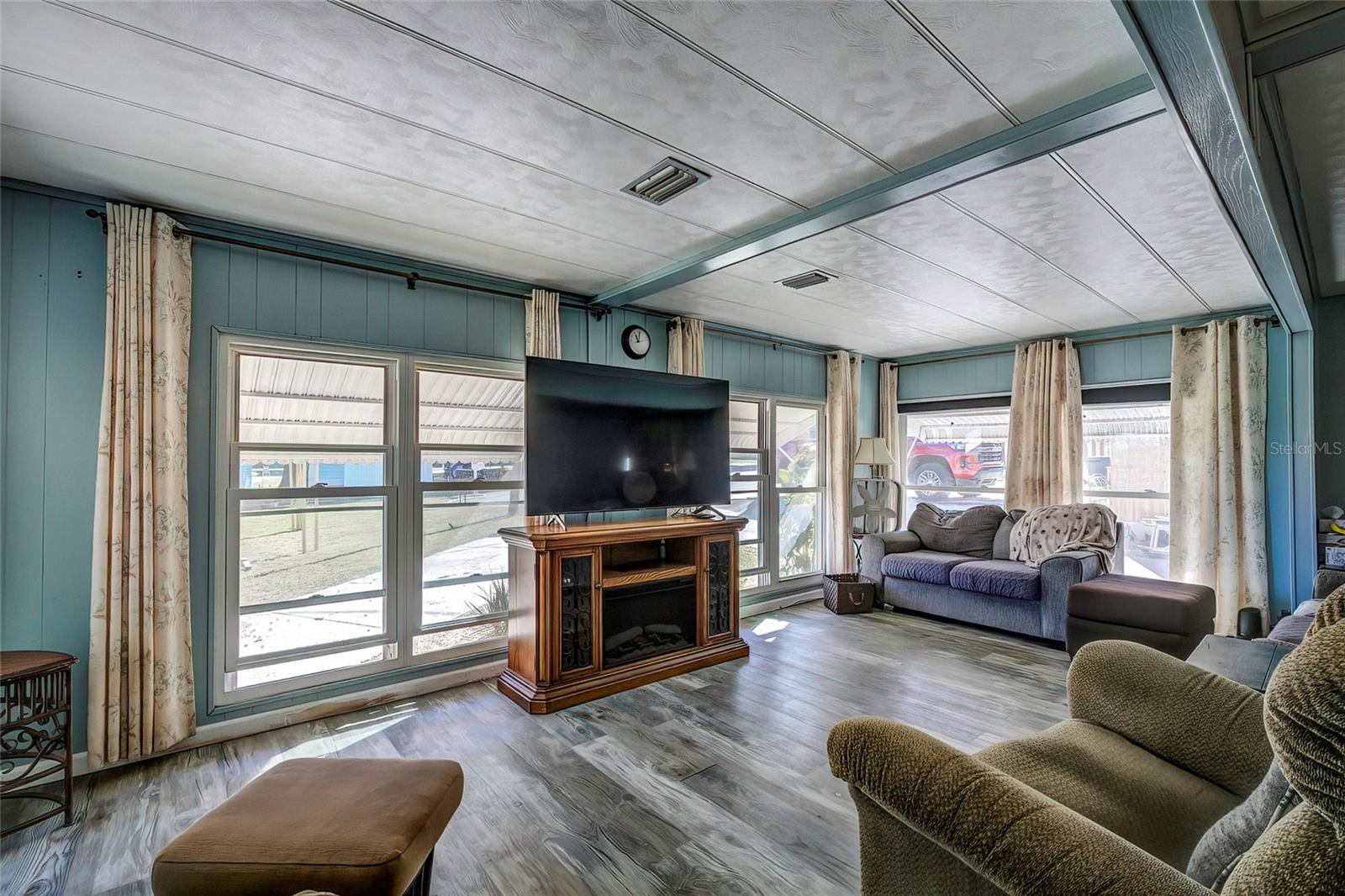 3691 E SQUAW VALLEY DR