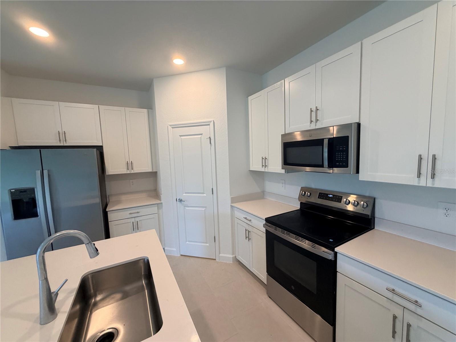 8176 SAINT KITTS CIR