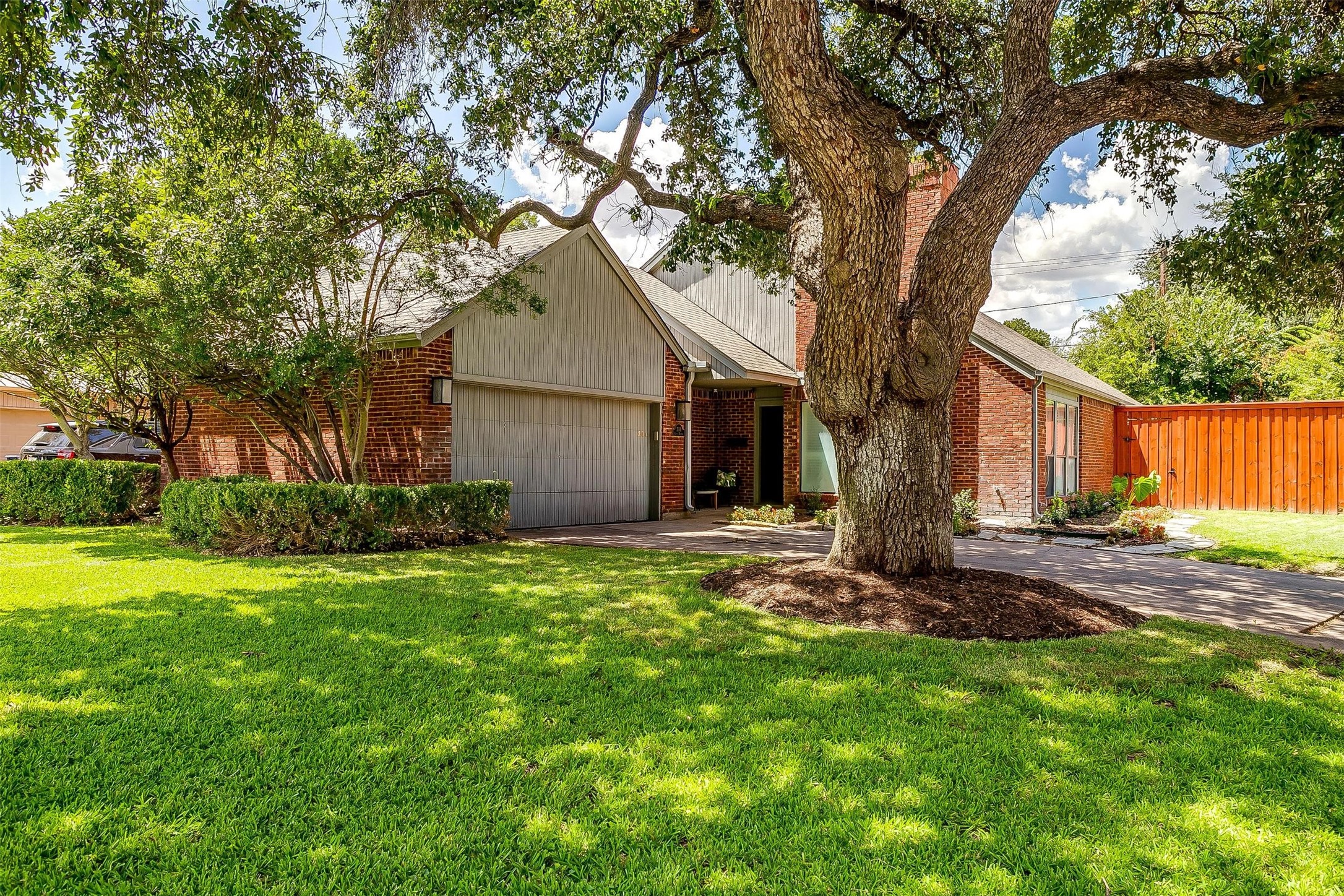 200 Casa Blanca Avenue