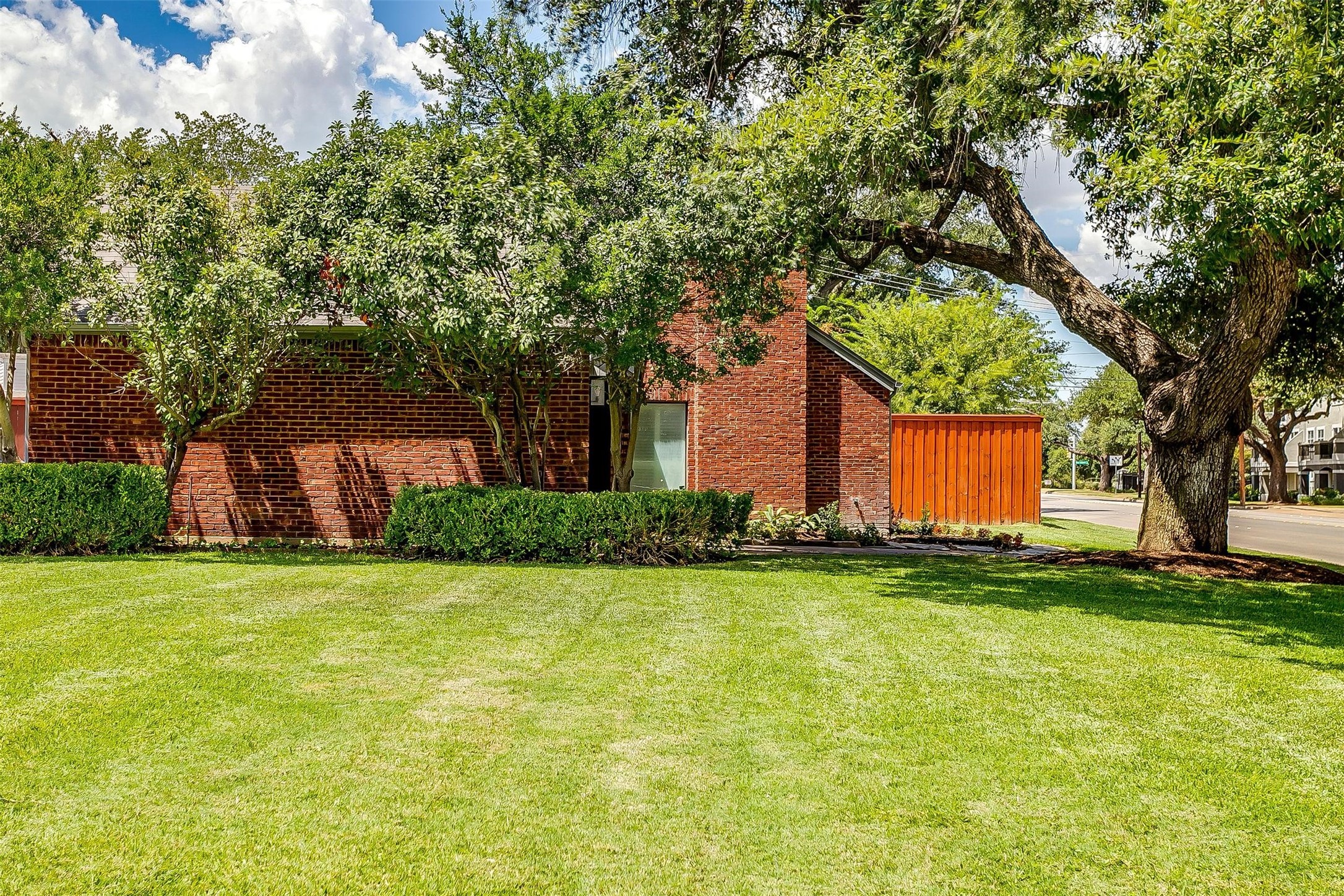 200 Casa Blanca Avenue