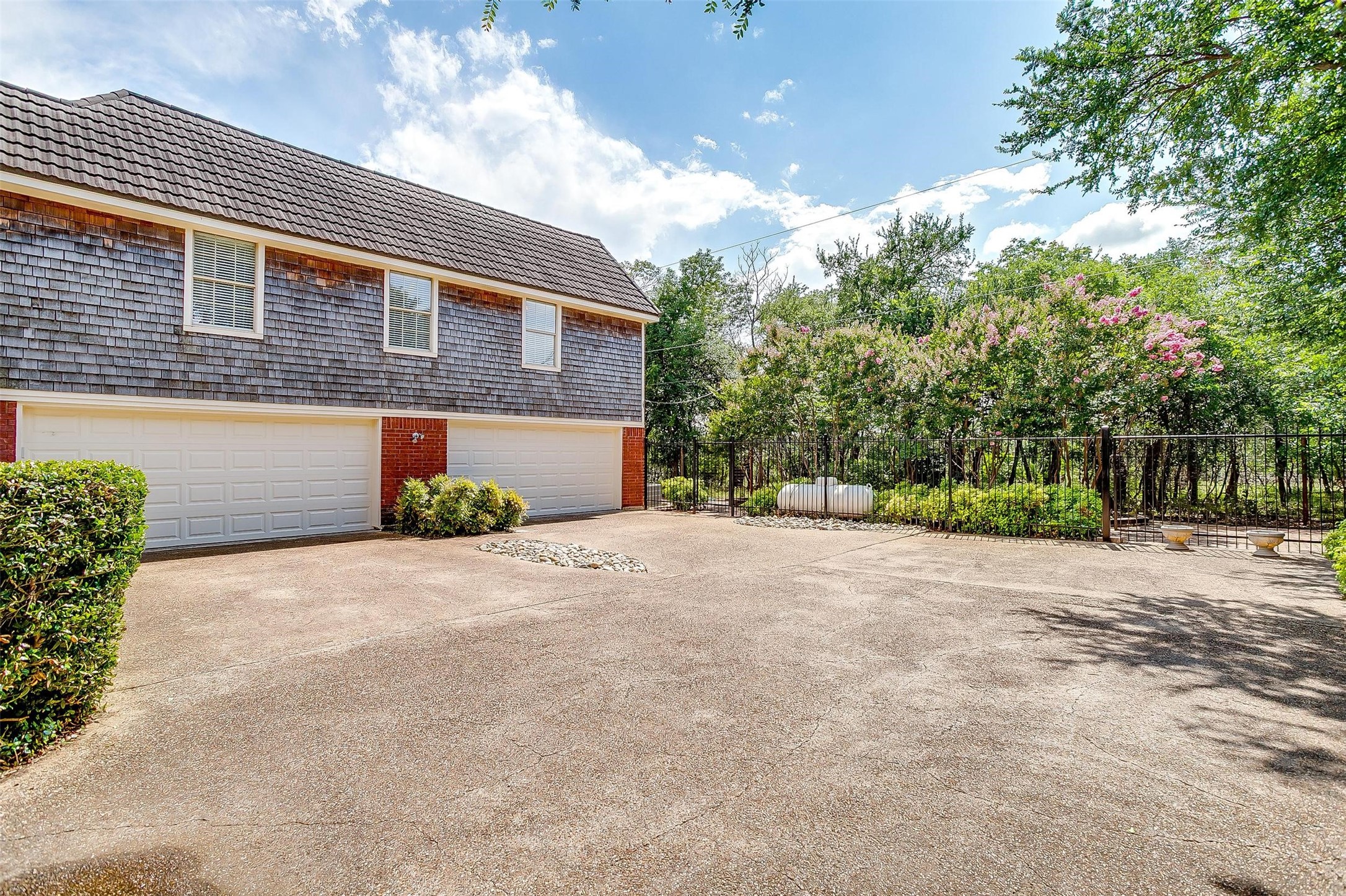 8921 Crest Ridge Drive