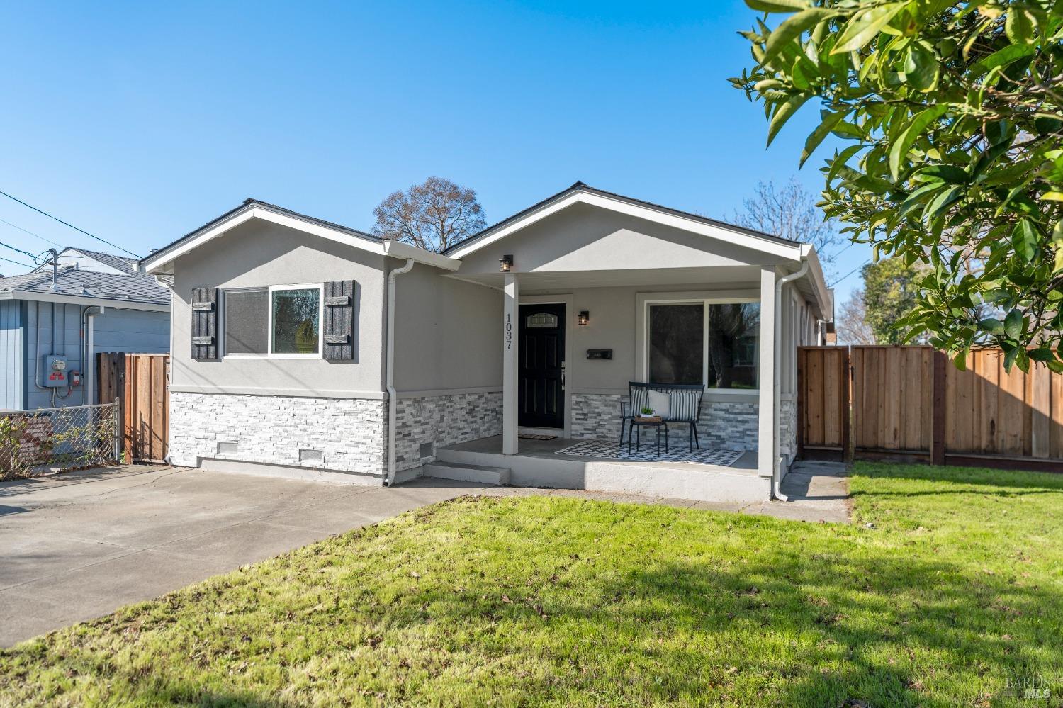 1037 E 5th Street