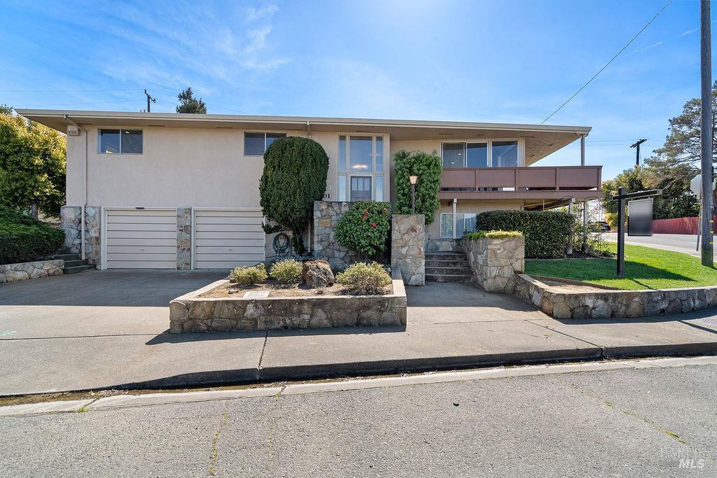 401 Valle Vista Avenue