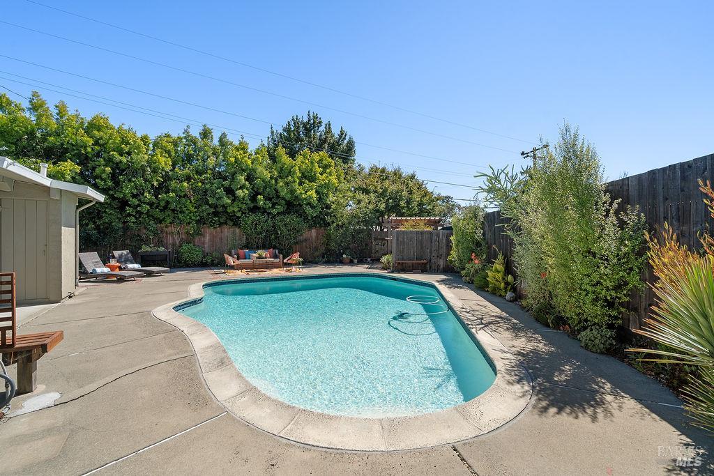 933 Brentwood Avenue