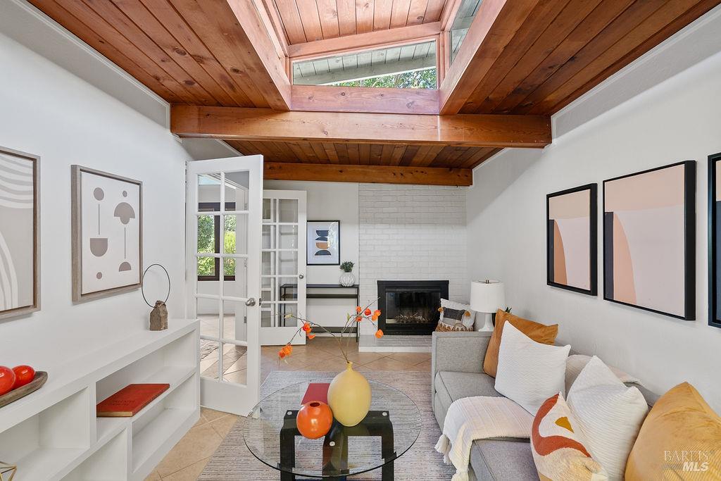 933 Brentwood Avenue