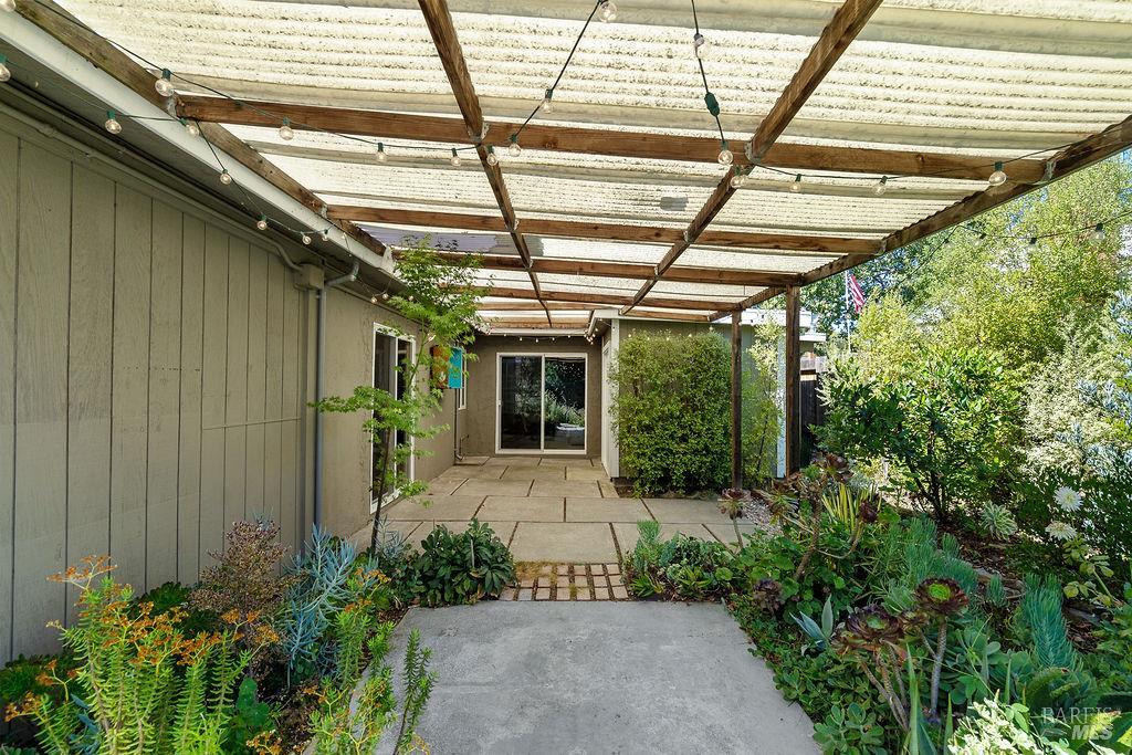 933 Brentwood Avenue