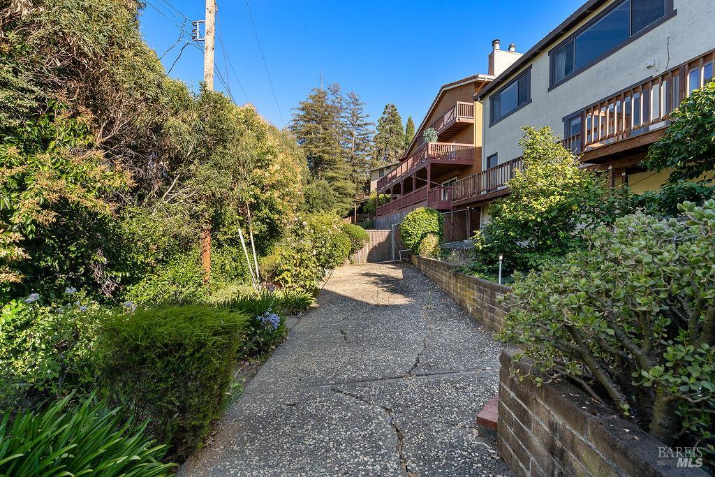 112 Serra Drive