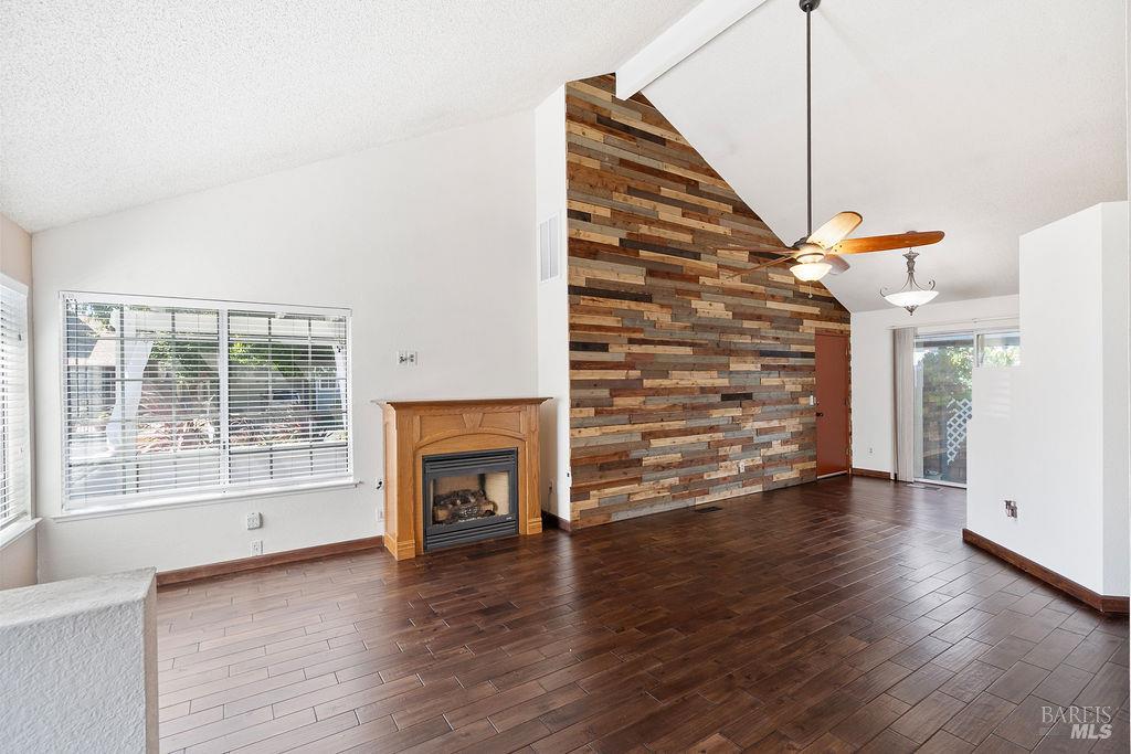 902 Edgewood Circle