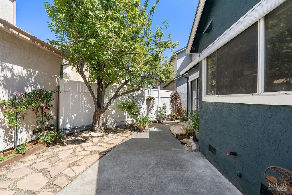 902 Edgewood Circle