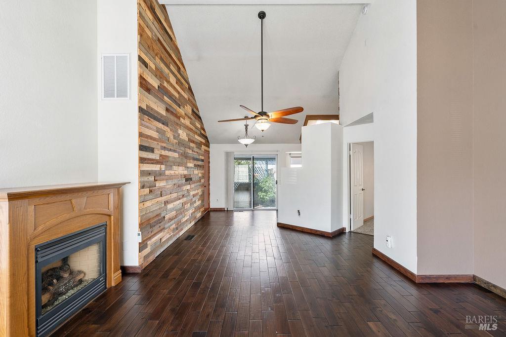 902 Edgewood Circle