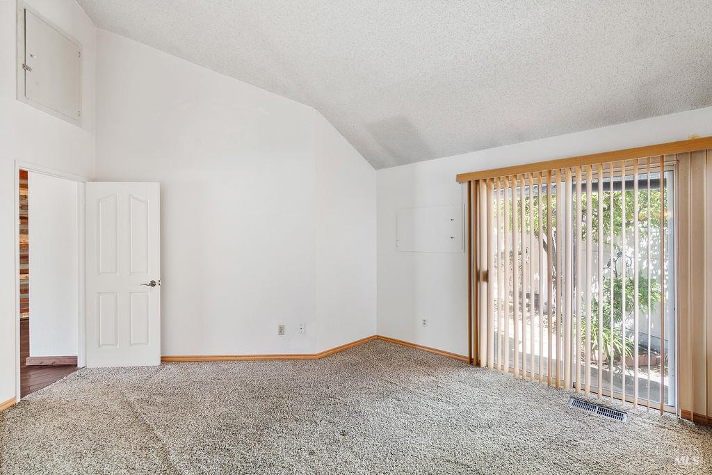 902 Edgewood Circle
