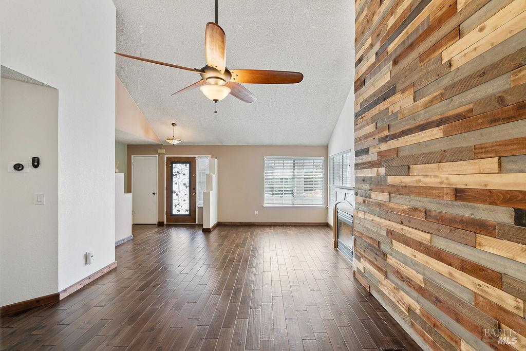 902 Edgewood Circle