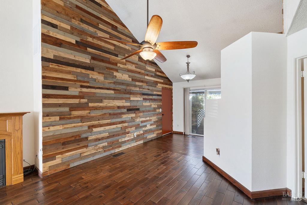 902 Edgewood Circle