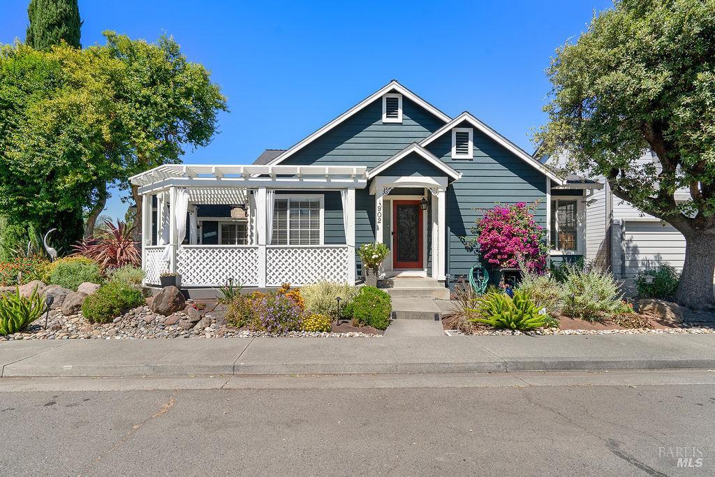 902 Edgewood Circle