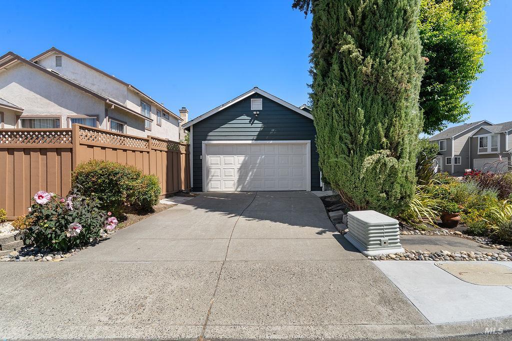 902 Edgewood Circle