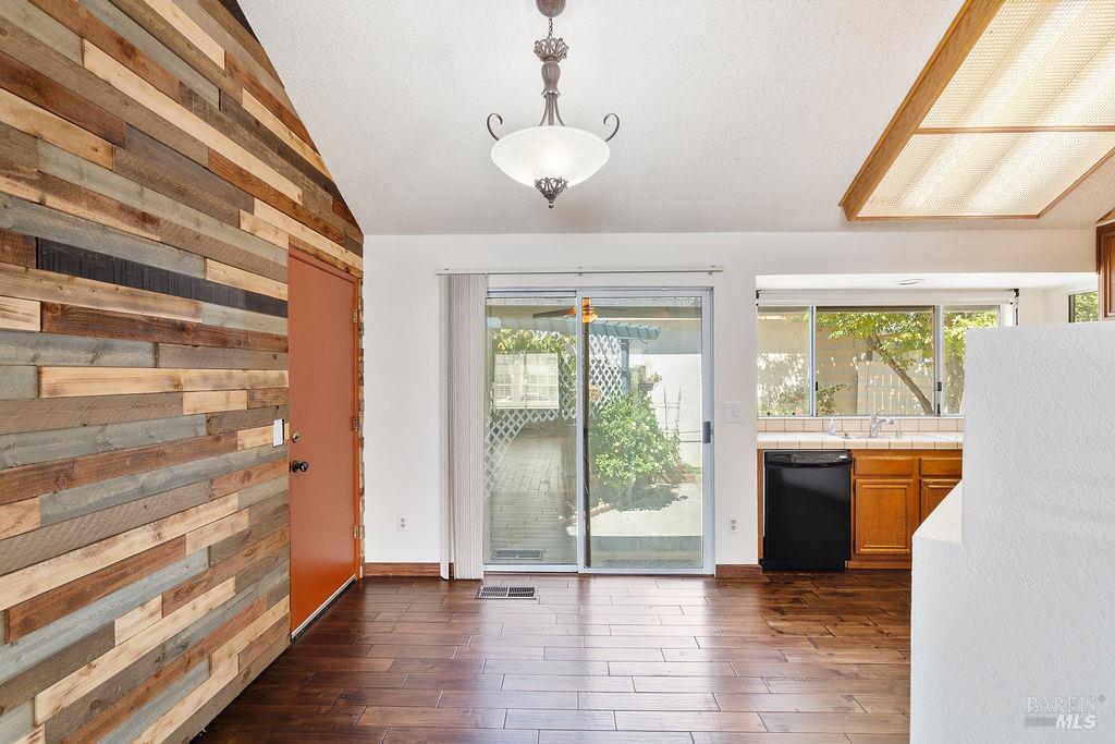 902 Edgewood Circle