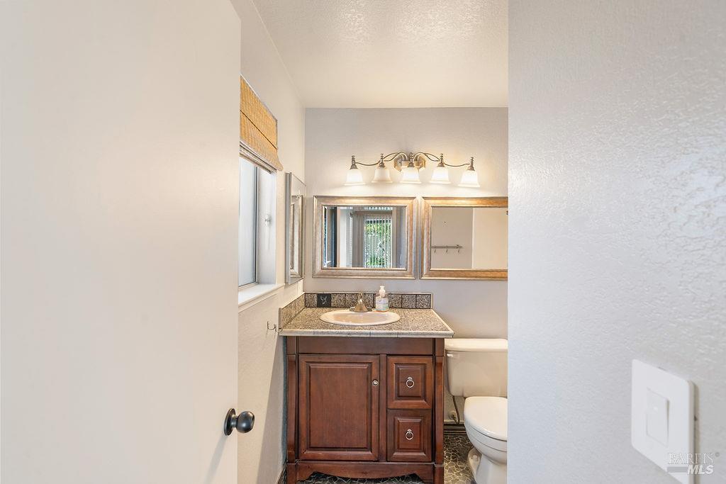 902 Edgewood Circle