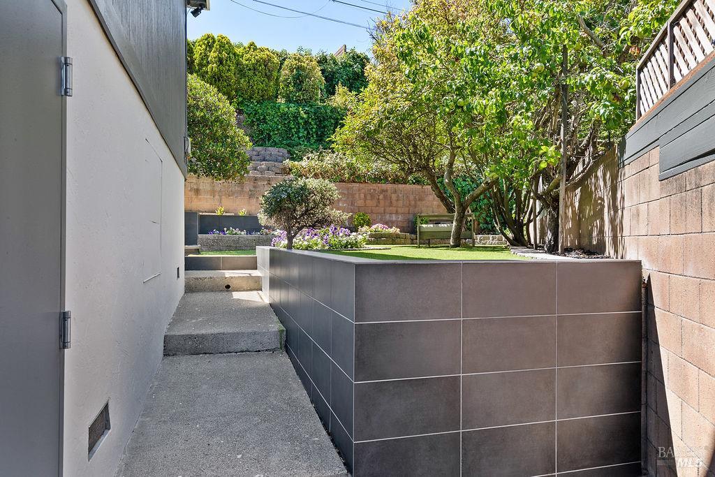 25 Sereno Place