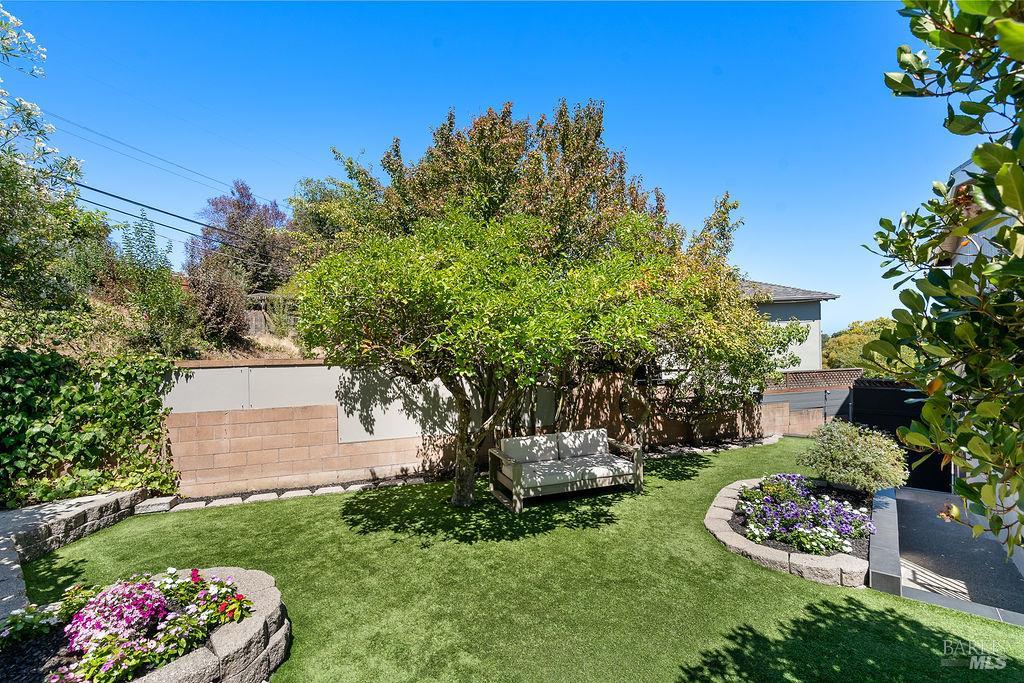 25 Sereno Place