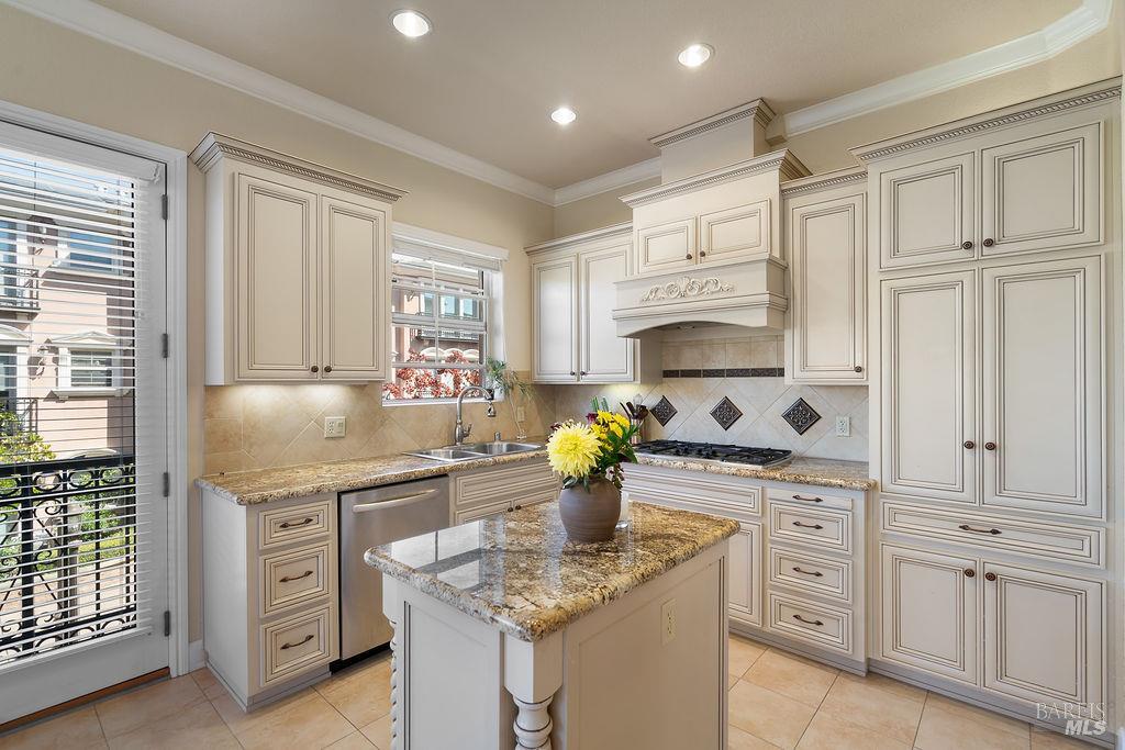1118 Waltz Court