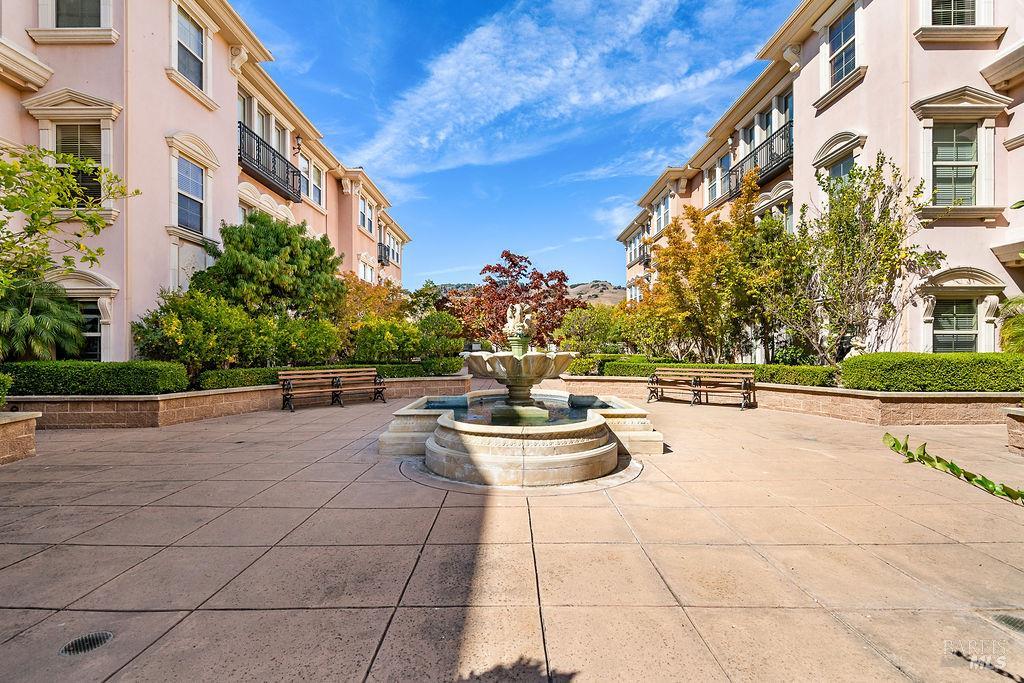 1118 Waltz Court