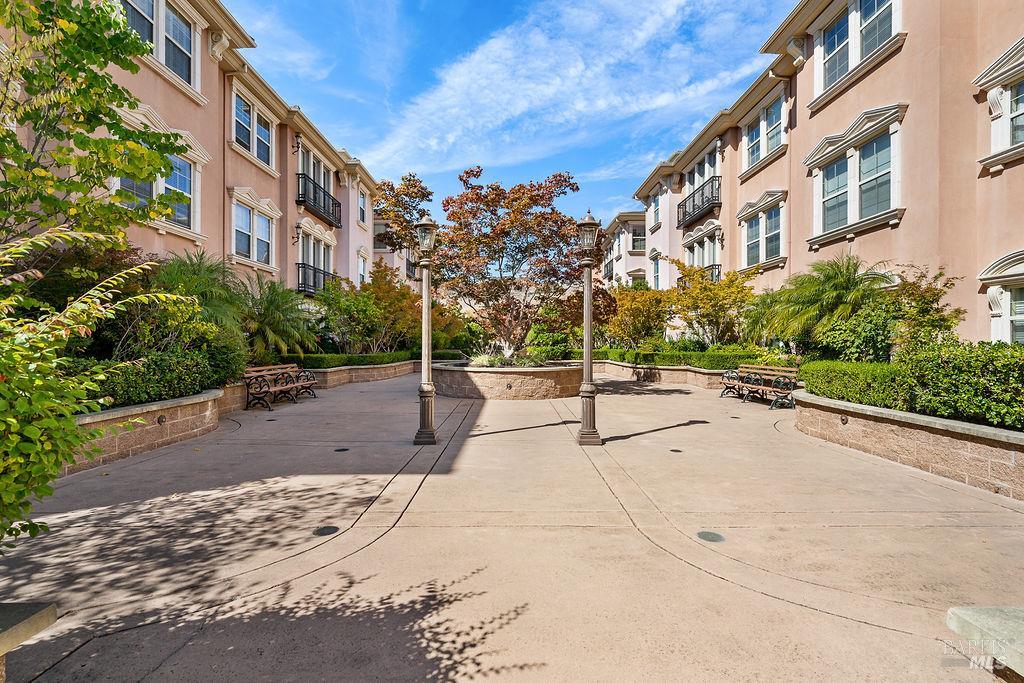 1118 Waltz Court