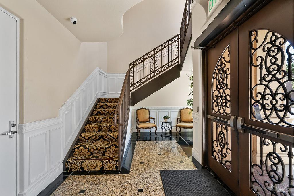 1118 Waltz Court