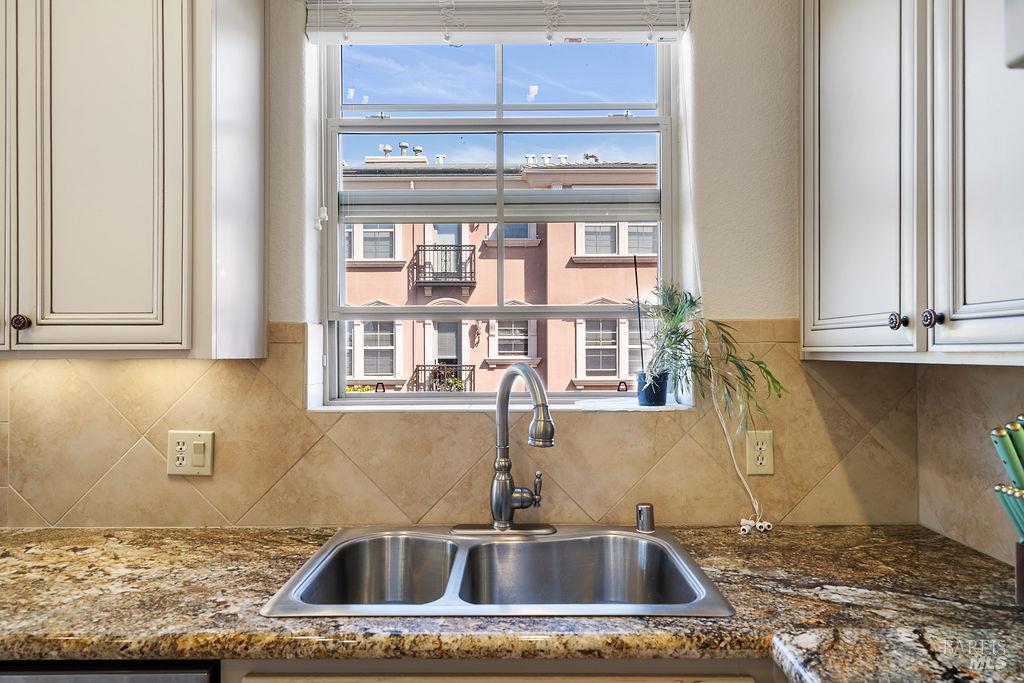 1118 Waltz Court