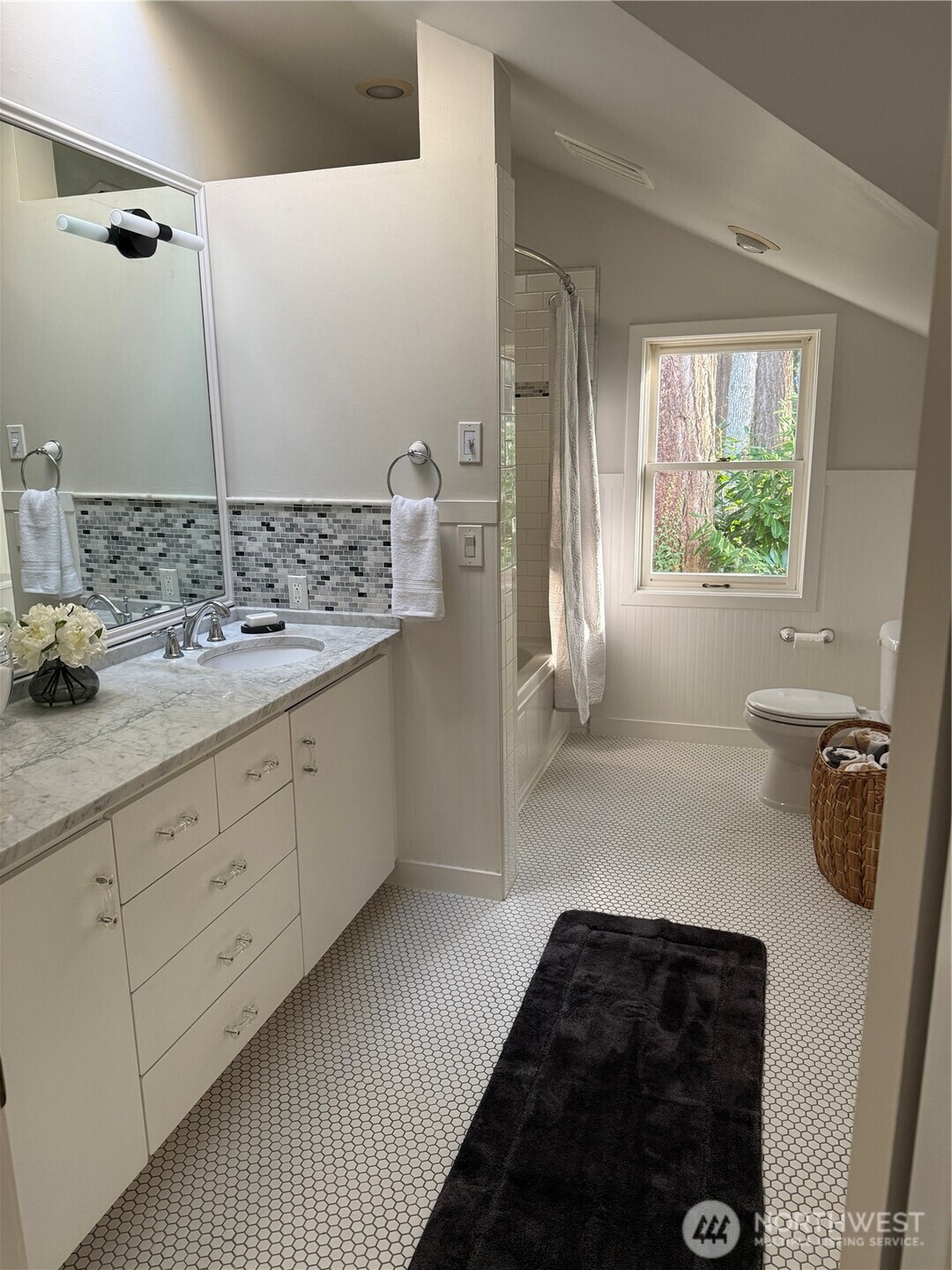 9144 Edgewater Drive SW