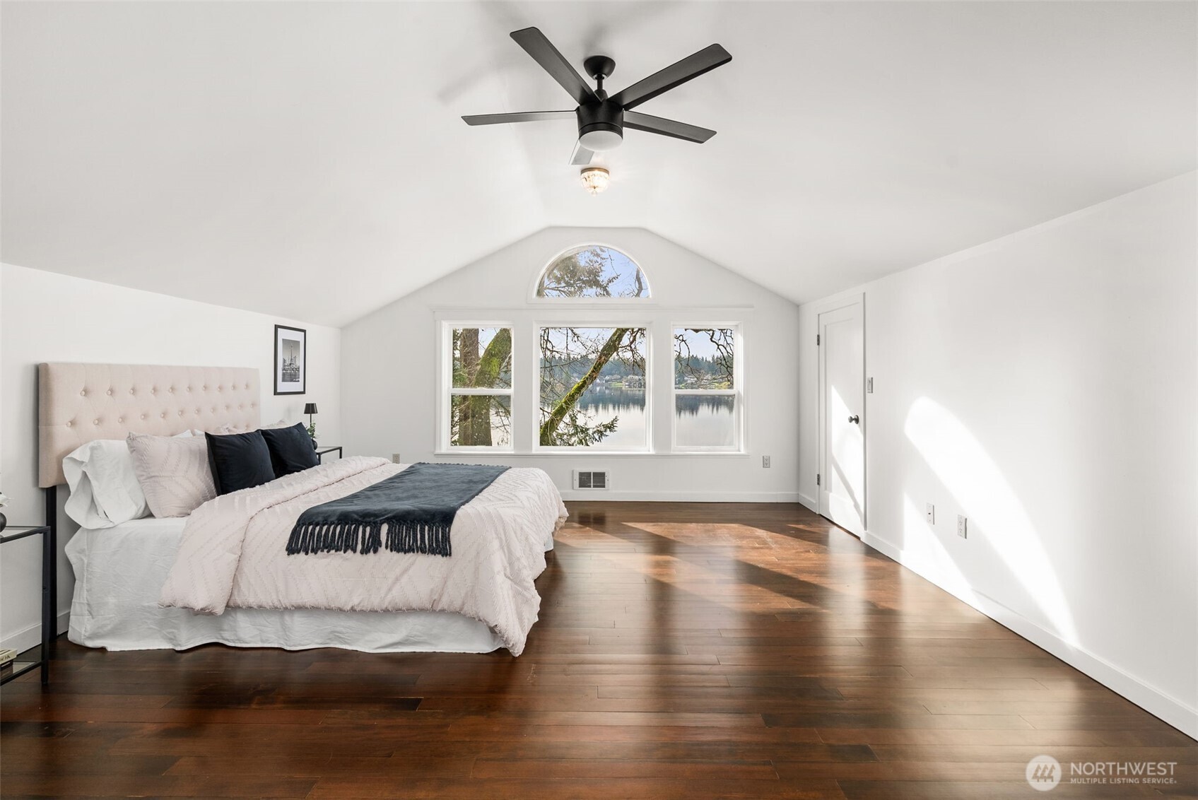 9144 Edgewater Drive SW