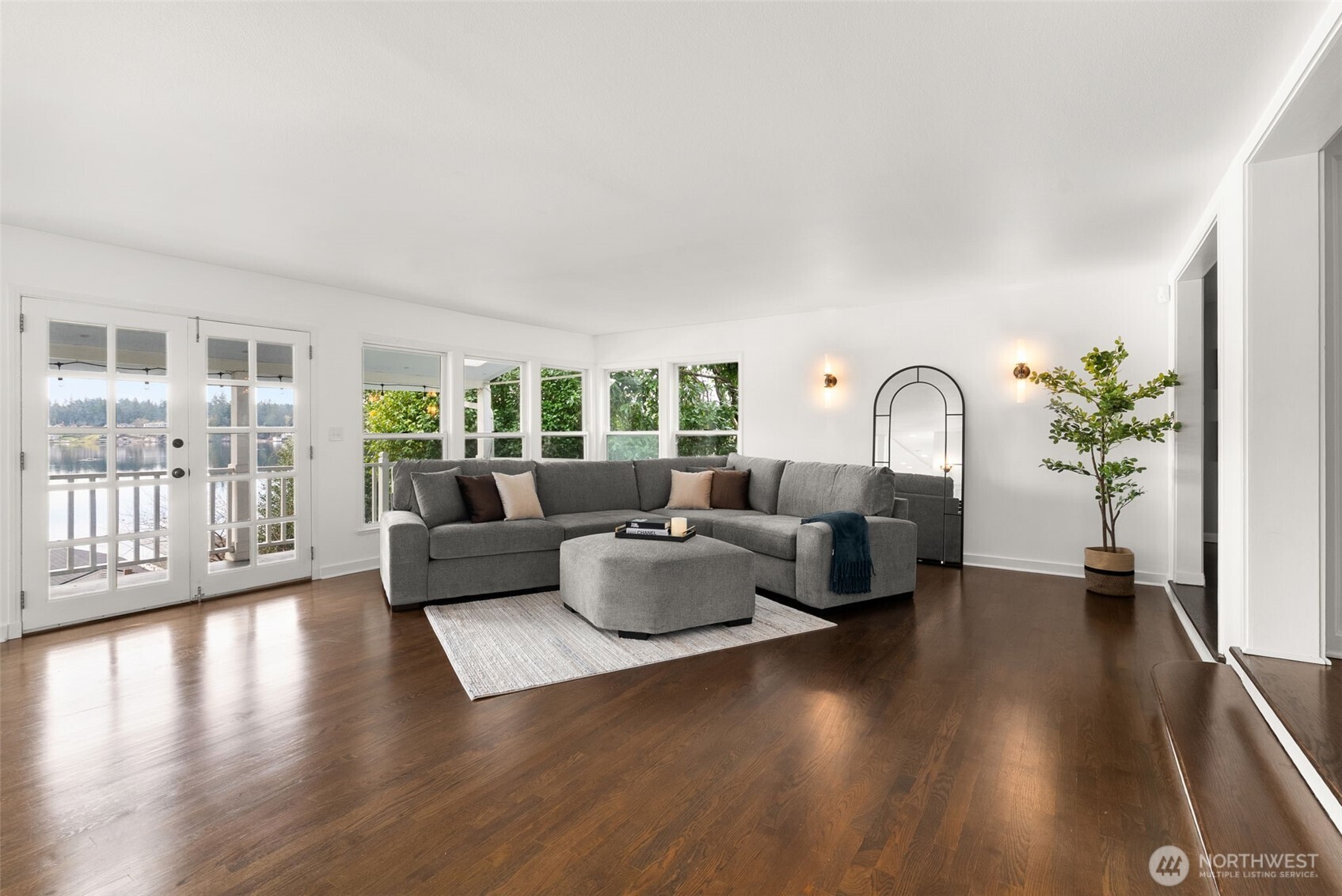 9144 Edgewater Drive SW