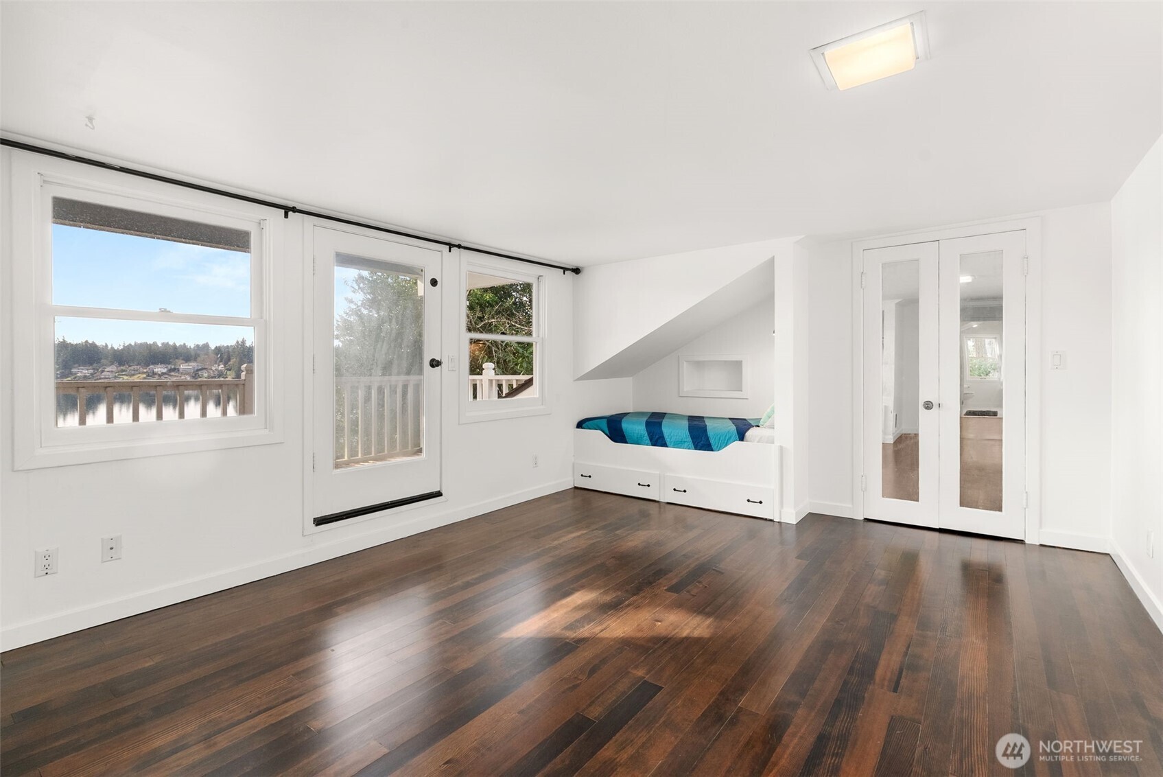 9144 Edgewater Drive SW