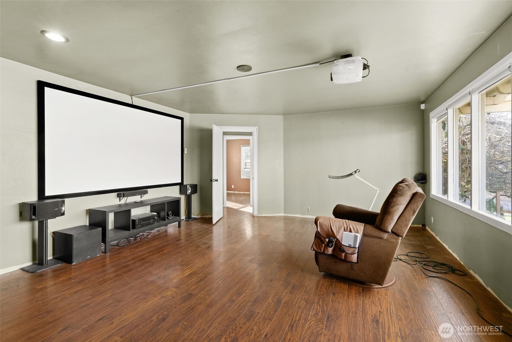 370 SE Whitecap Alley