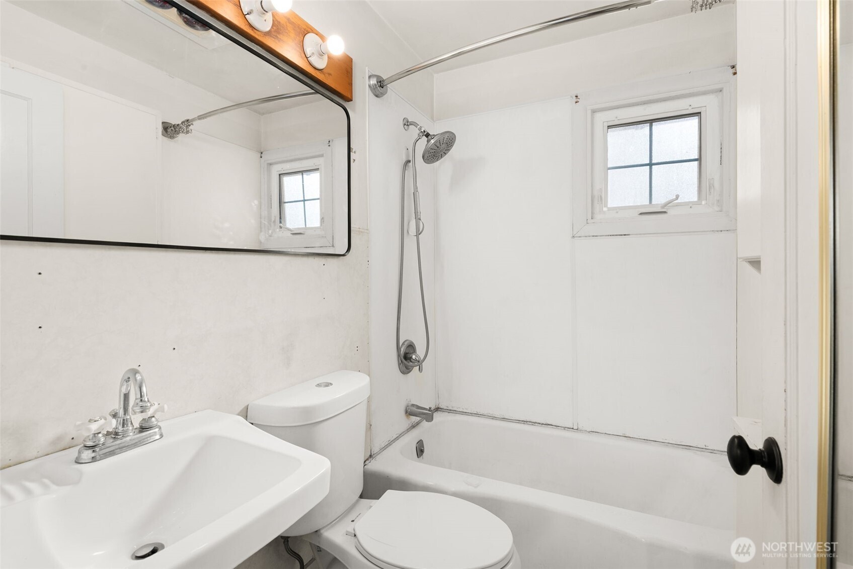 370 SE Whitecap Alley