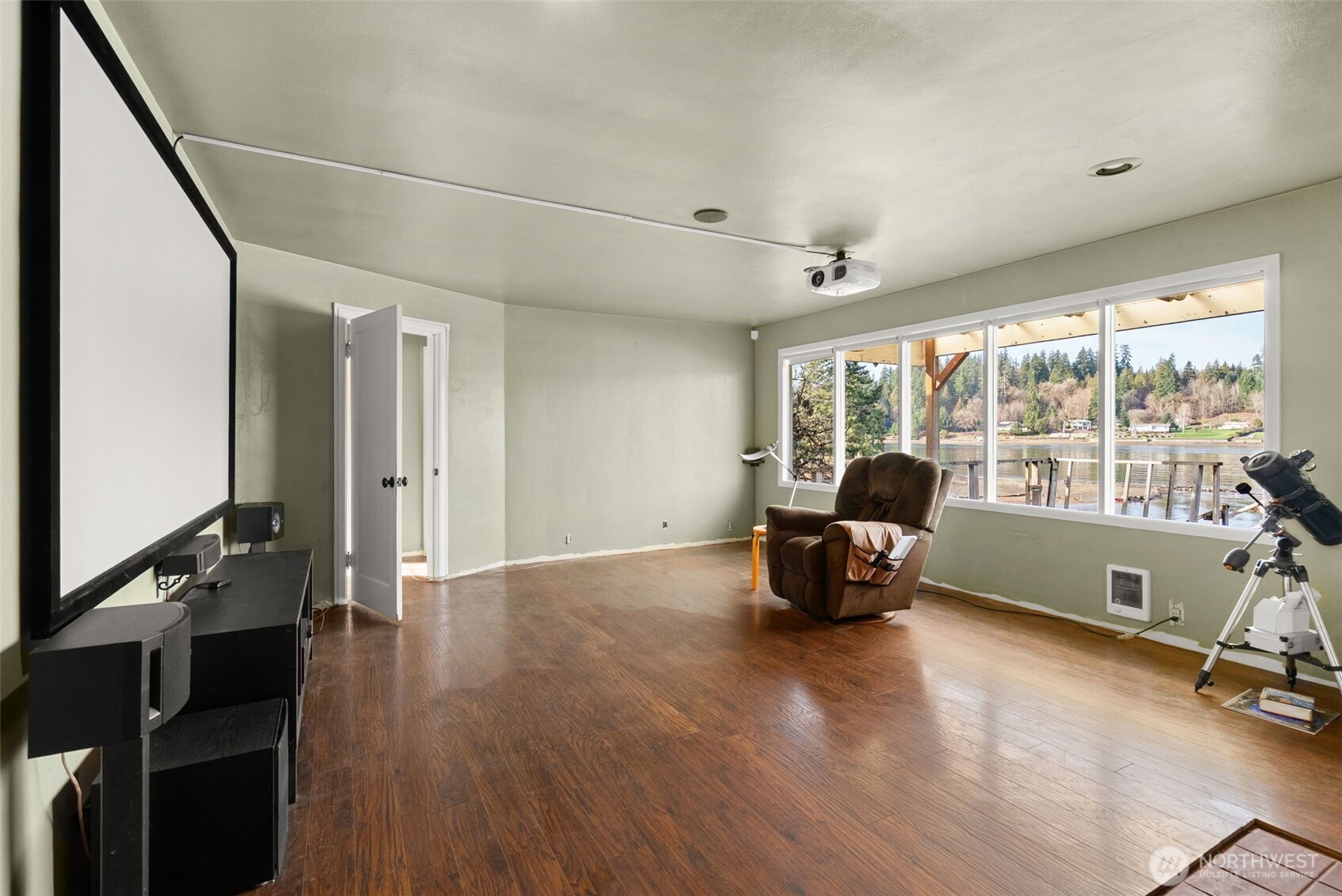 370 SE Whitecap Alley