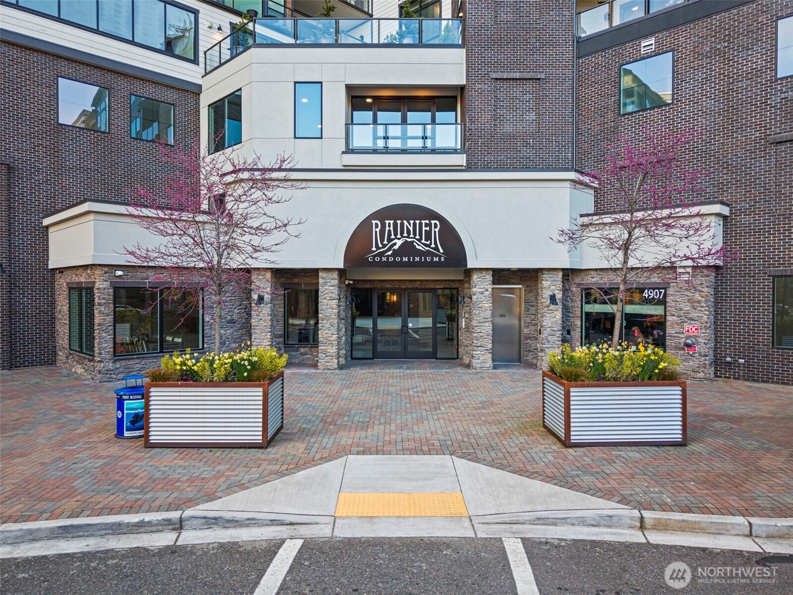 4907 Main Street Unit: 415