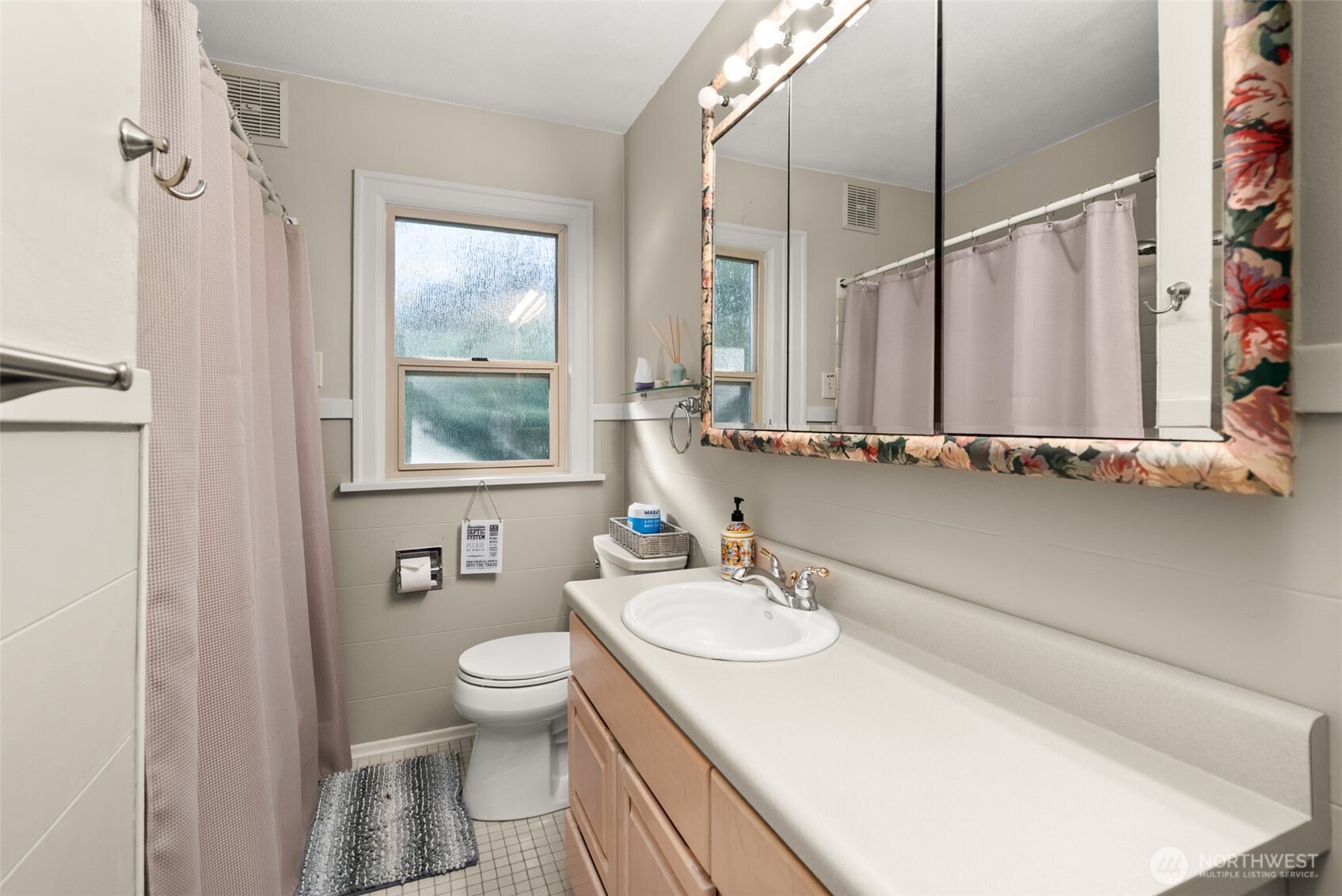 5208 Illahee Road NE