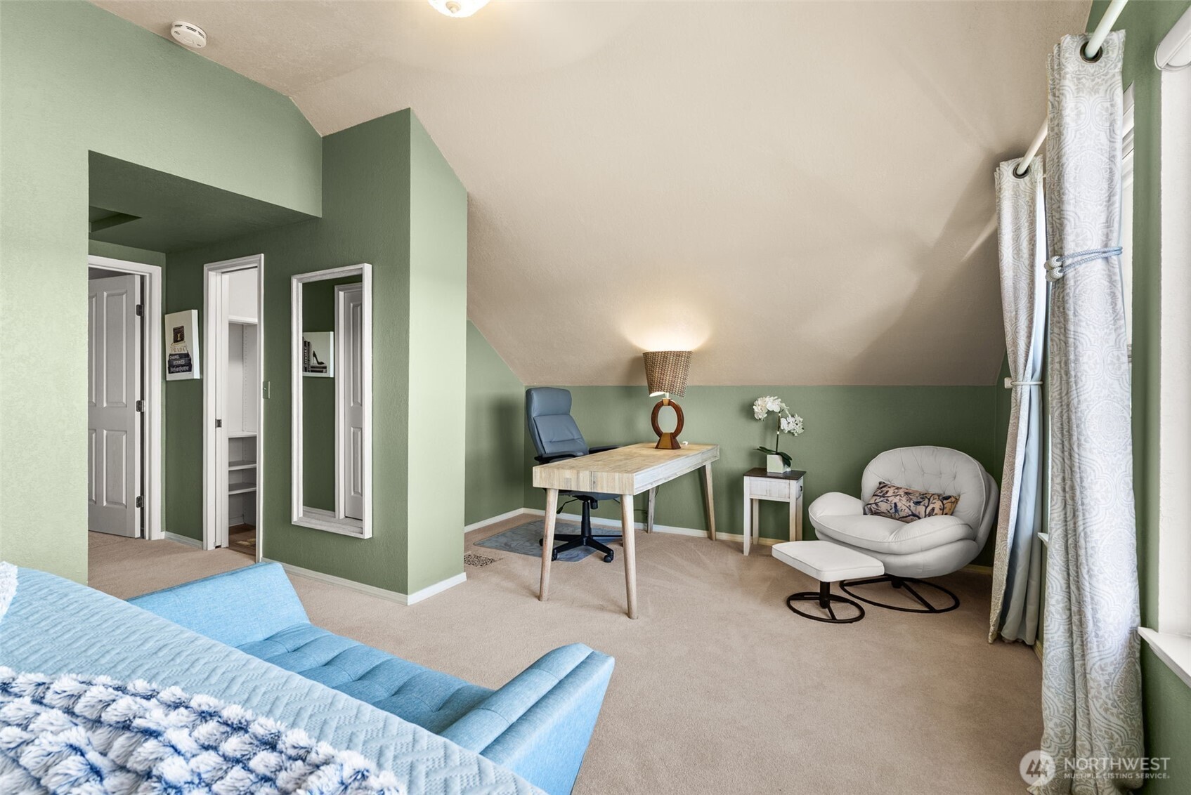 5208 Illahee Road NE