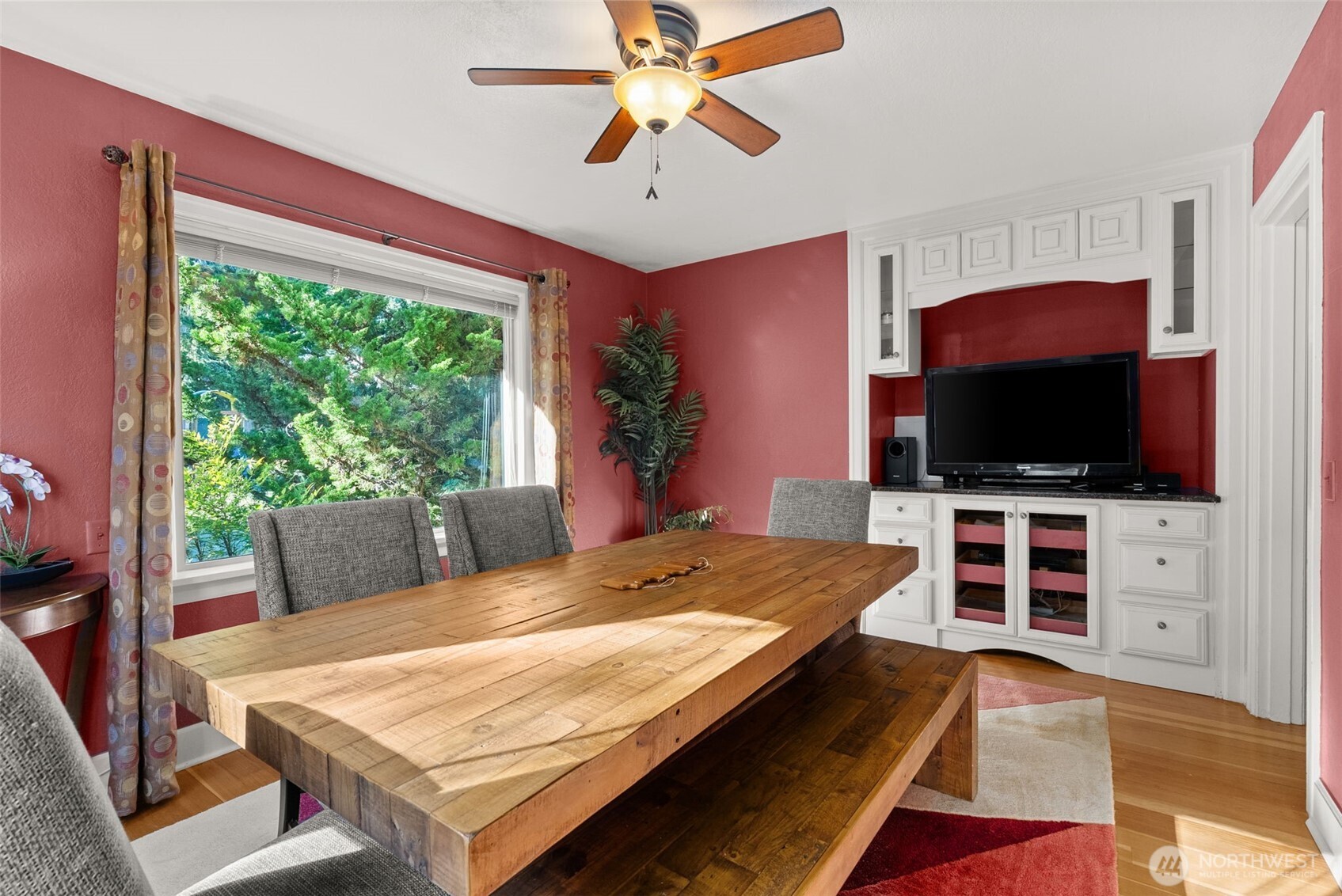 5208 Illahee Road NE