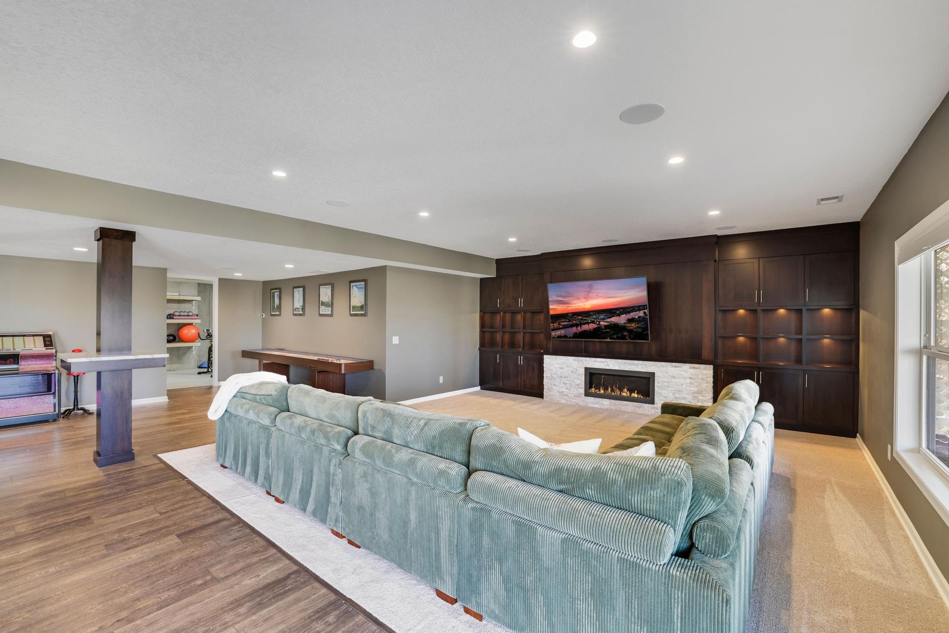 5545 Garland Lane N