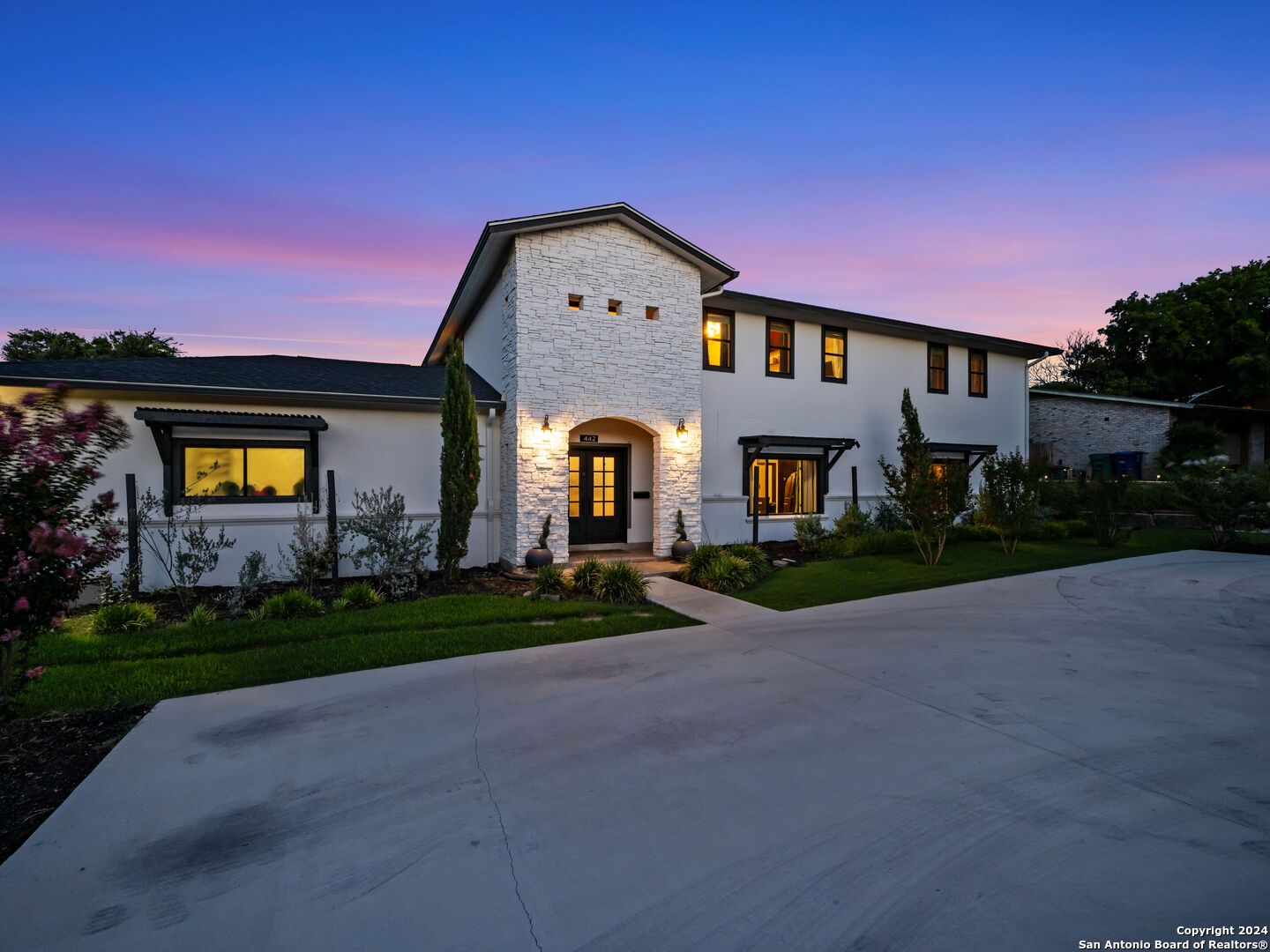 442 E Hathaway Drive