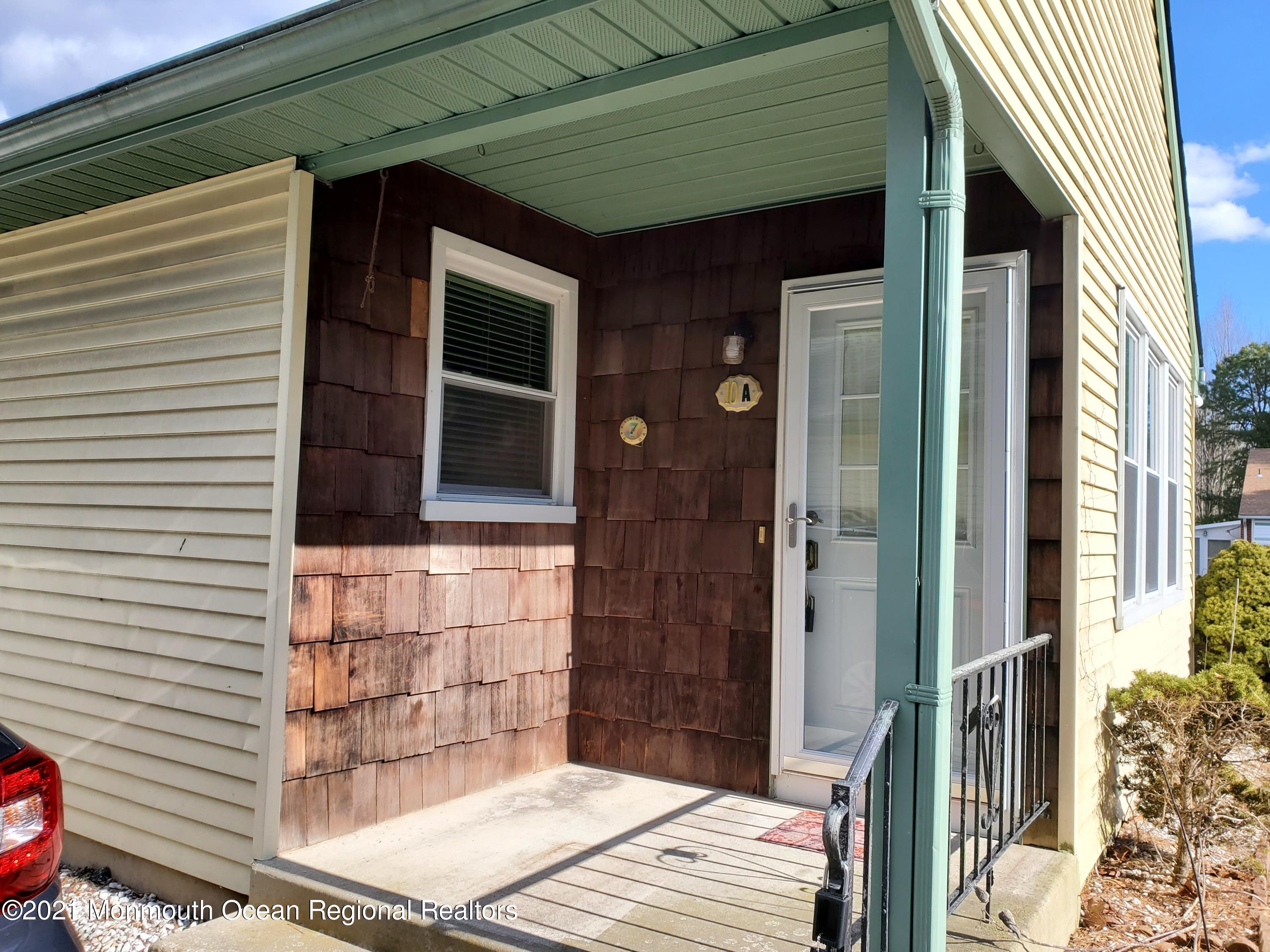 10 Maplewood Drive, A