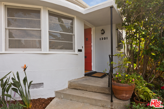 1301 WARNALL AVE