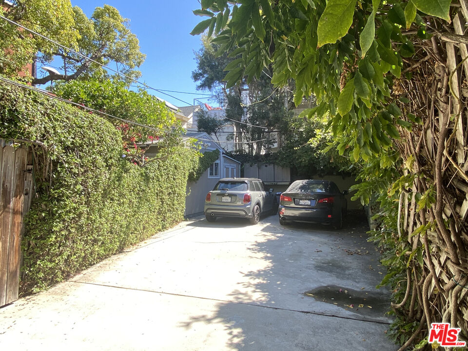 156 Wadsworth Ave