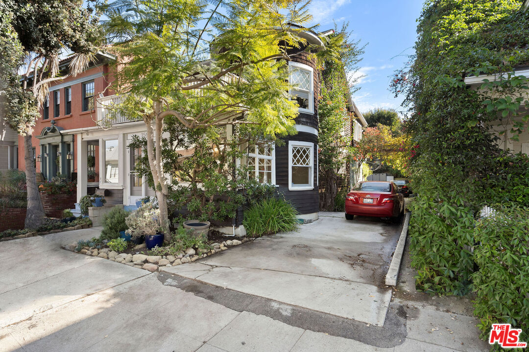 156 Wadsworth Ave