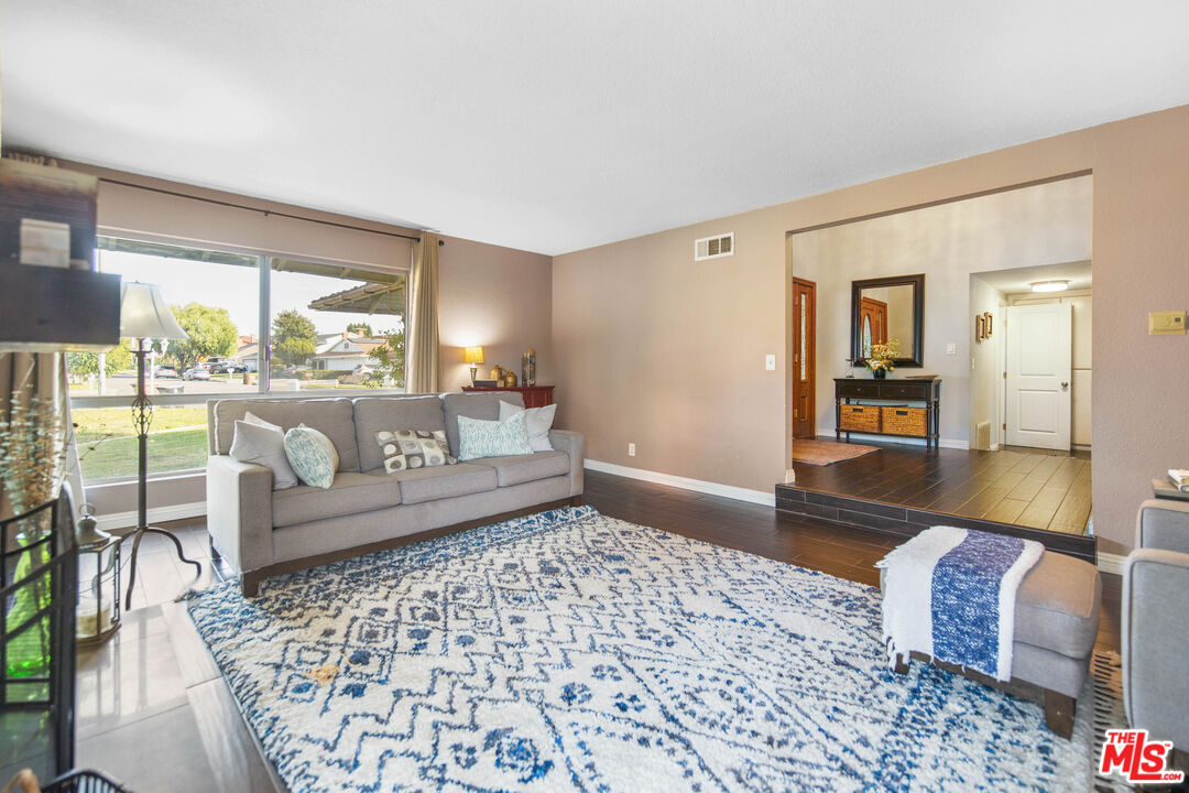 3933 Nieto Pl