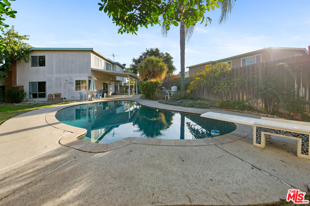 3933 Nieto Pl