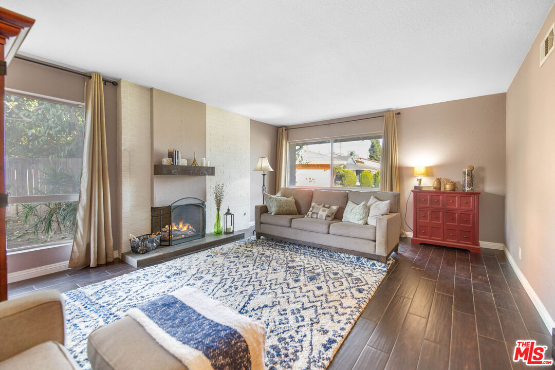 3933 Nieto Pl