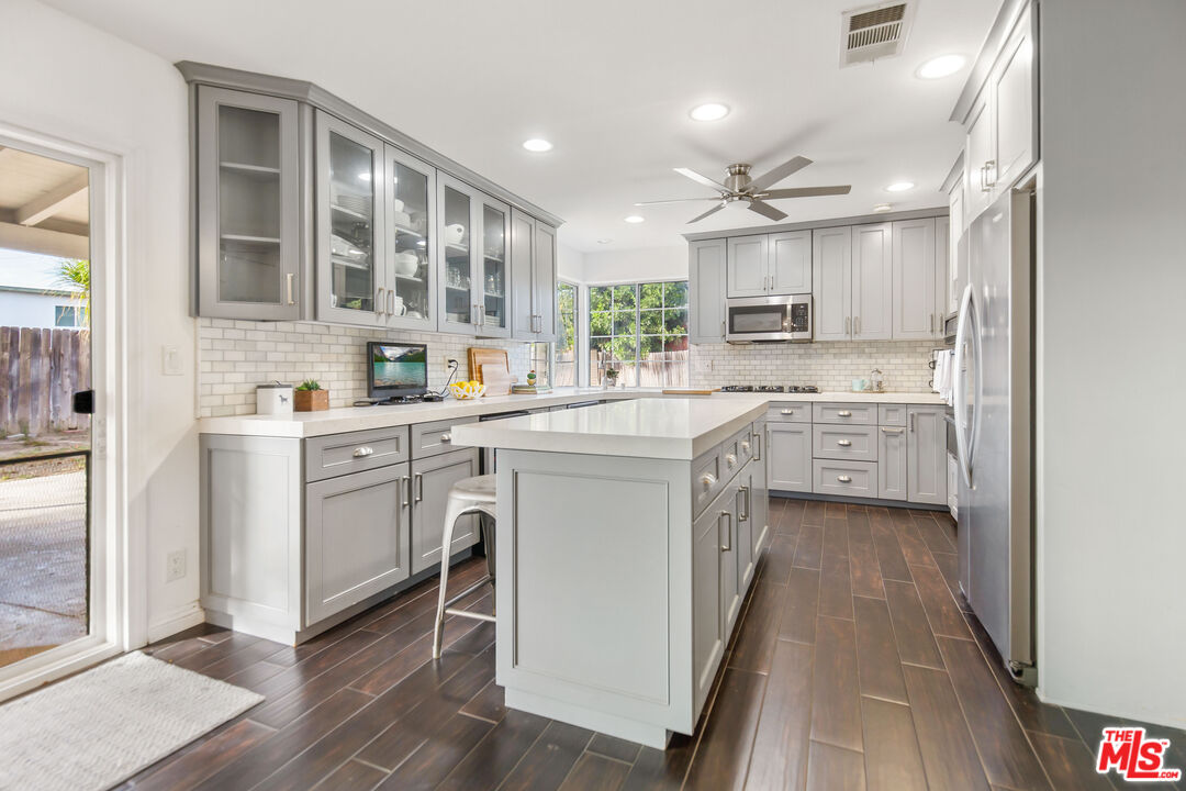 3933 Nieto Pl